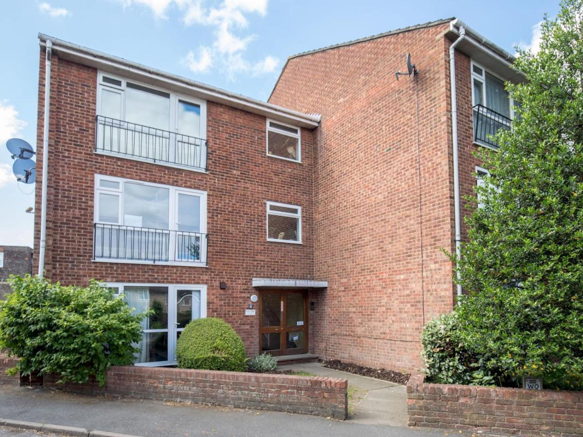 Pass The Keys Stylish 2 Bedroom Flat Apartment With Free Parking In Windsor Exterior photo