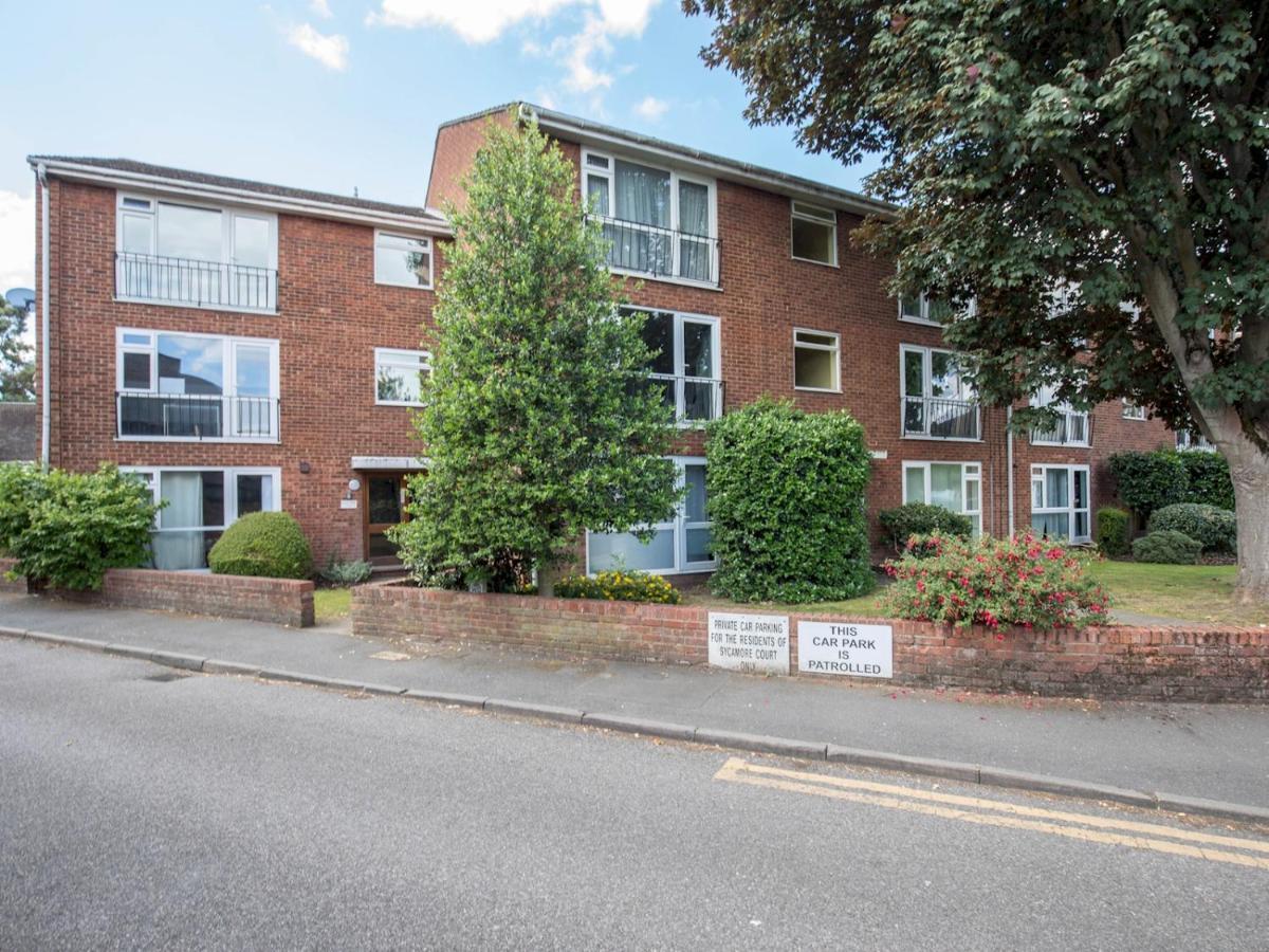 Pass The Keys Stylish 2 Bedroom Flat Apartment With Free Parking In Windsor Exterior photo